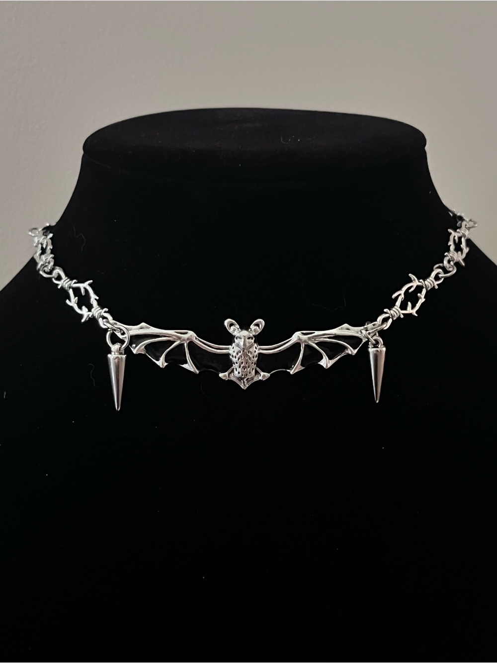 Hand Crafted Gothic Bat Wing Spike Choker Necklace - Picture 4 of 4